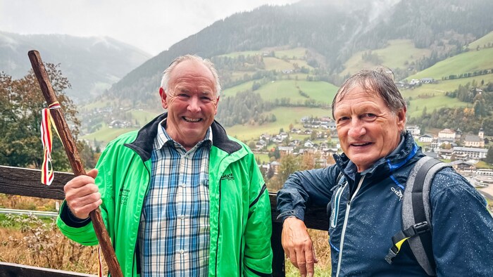 Franz Klammer mit Alt-LH Gerhard Dörfler, den Erfinder des Franz Klammer Wandertags, um damals ...