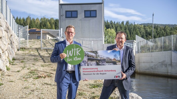 EVN- Vorstand und Stadtchef freuen sich jetzt über die Modernisierung des Wasserkraftwerkes ...