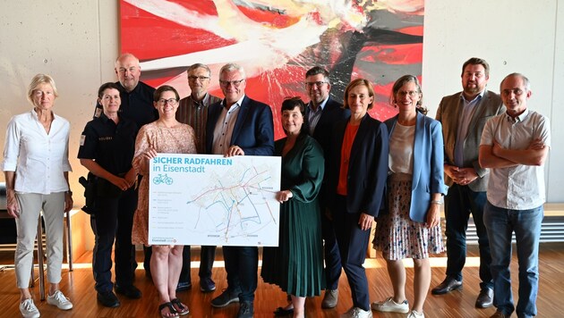 Bürgermeister Thomas Steiner (Mitte): „Die Anerkennung ehrt uns sehr“ (Bild: zVg)