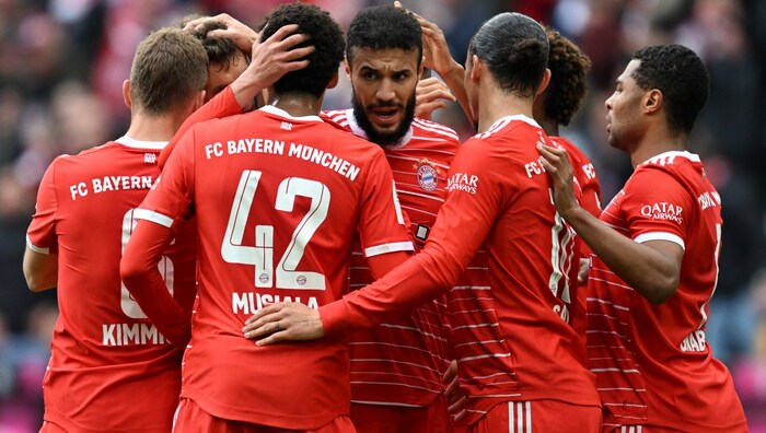 Noussair Mazraoui (Mitte) steht nach seinem Pro-Palästinenser-Post im Fokus.
