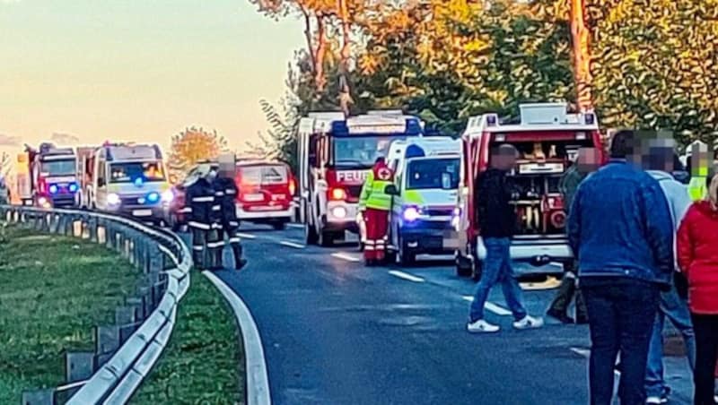 Sieben Menschen wurden bei dem Unfall verletzt. (Bild: Christian schulter, Krone KREATIV)