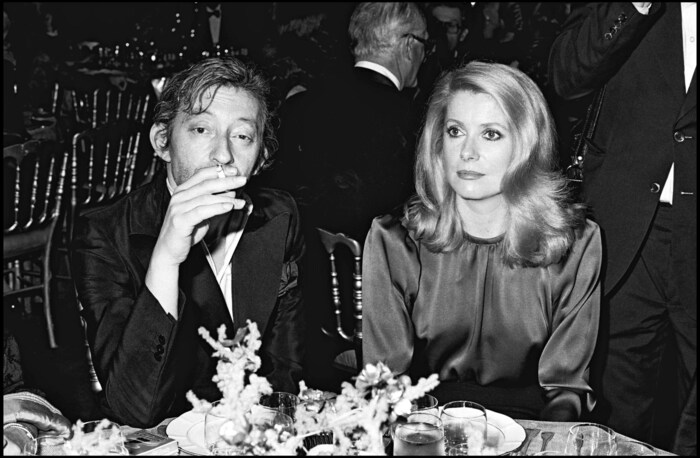 Catherine Deneuve‘s internationalität hat nie nachgelassen - hier ist sie mit ...