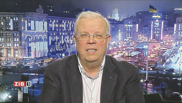 Człowiek ORF Christian Wehrschütz przed Majdanem w Kijowie (Bild: ORF)