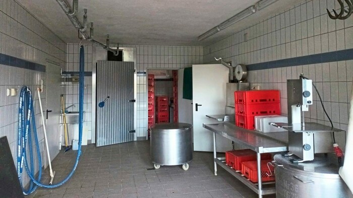 Wer heute am eigenen Hof schlachten will, braucht dafür spezielle Räumlichkeiten und hat viele Auflagen zu beachten. 