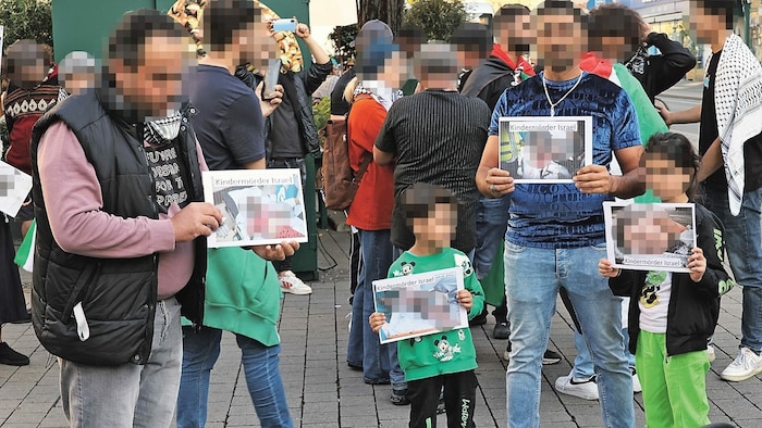 Sogar Kinder werden bei den Demos instrumentalisiert.