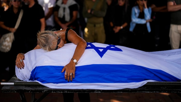 Trauer um rund 1300 tote Israelis - 200 von ihnen sind so schwer verbrannt, dass sie immer noch ...