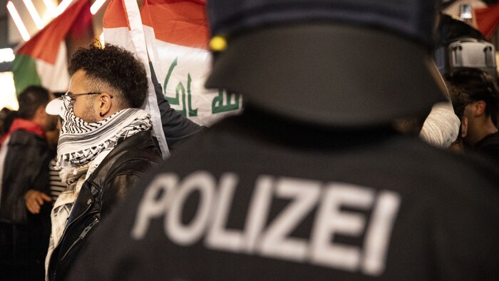 The ICG calls on the police to break up the camp. However, the police saw no reason to do so.