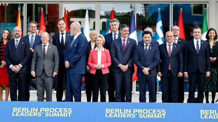 Alexander Schallenberg (hinten rechts) vertrat Österreich bei dem Westbalkan-Gipfel in Tirana.