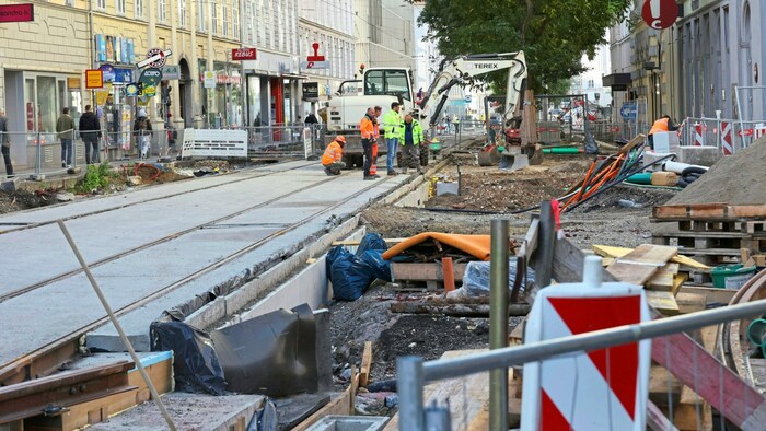 Die Gleise wurden in der Radetzkystraße bereits verlegt.