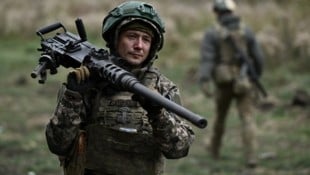 Ein ukrainischer Soldat in Donezk (Archivbild)