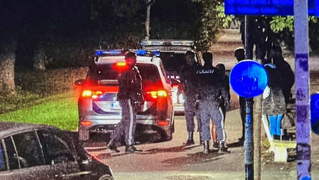 Mit einer Jalousienstange ging der Einbrecher auf Passanten und die Polizei los, als er erwischt ...