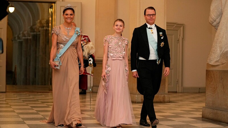 Prinzessin Victoria mit ihrem Ehemann Prinz Daniel und ihrer Tochter Estelle. (Bild: APA/AFP/Ritzau Scanpix/Mads Claus Rasmussen)