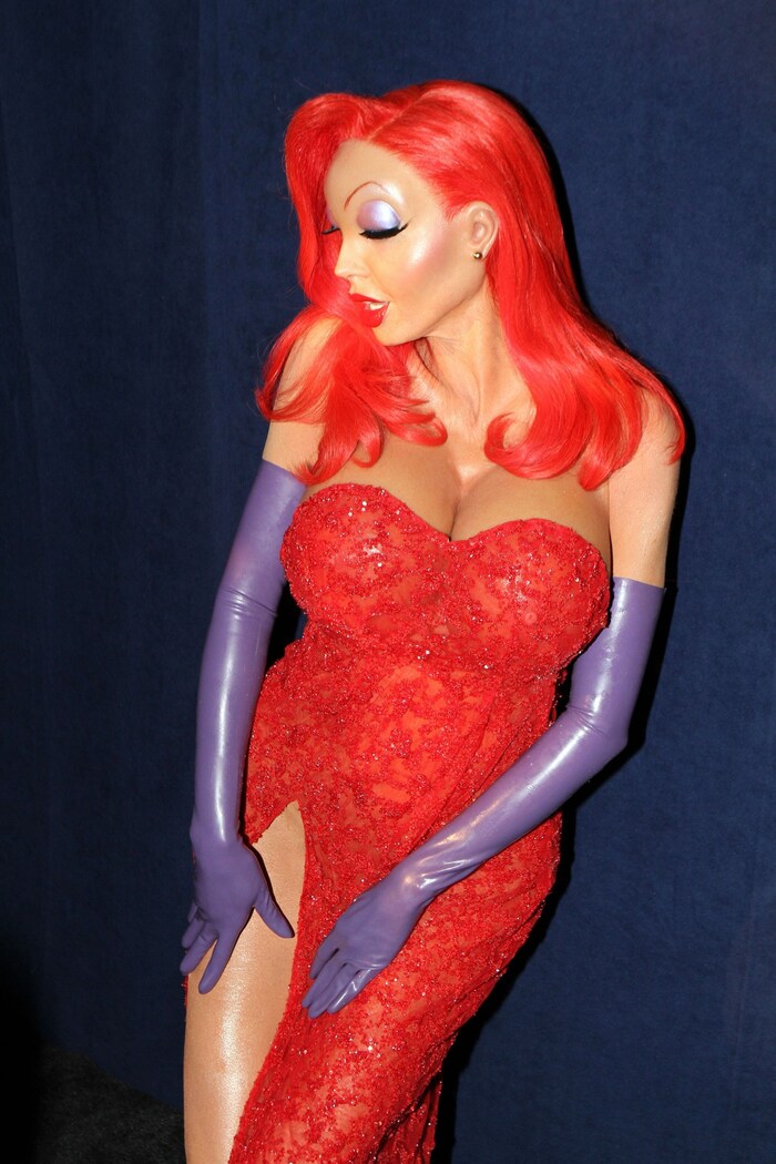 Heidi trug Prothesen als cartoon-artige Kurven und begeisterte mit ihrem Jessica Rabbit Kostüm.