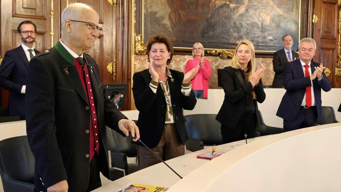 Seitinger mit Regierungskollegen am Tag seines Rücktritts, den 17. Oktober 2023