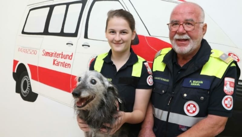 Hundestaffel-Leiter Franz Blatnik hat die 13-Jährige als Herzensmensch nominiert (Bild: Rojsek-Wiedergut Uta)