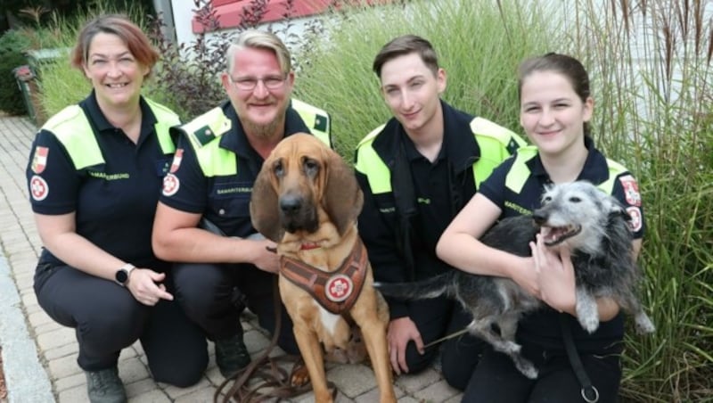 Angelika, Bernhard, Benjamin und Bianca mit Hunden (Bild: Rojsek-Wiedergut Uta)