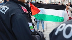 Das Gewaltpotenzial bei Pro-Palästina-Demos ist auch bei uns hoch. (Bild: Christian Jauschowetz, Krone KREATIV)