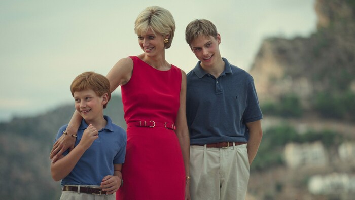 Flynn Edwards als Prinz Harry, Elizabeth Debicki als Diana und Rufus Kampa als Prinz William