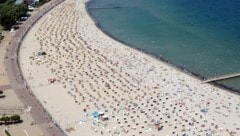 Die Tourismuswerbung wirbt mit bester Wasserqualität an der Ostsee - auch Wildpinkler ändern daran nichts, so das Gericht. (Bild: dpa/Horst Pfeiffer)