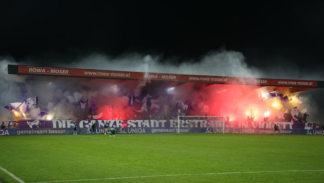 Pyroshow in Grödig zwischen der Austria und Red Bull. (Bild: Tröster Andreas)