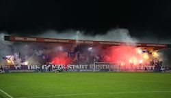 Pyroshow in Grödig zwischen der Austria und Red Bull. (Bild: Tröster Andreas)