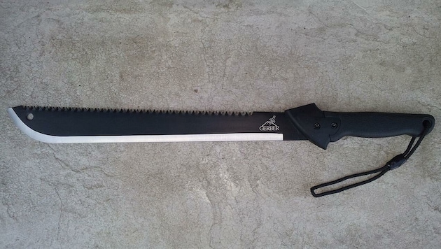 Der Tschetschene soll eine Machete als „Argumentationshilfe“ mitgeführt haben (Symbolbild).