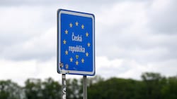 Die Grenze zu Tschechien soll kurzfristig kontrolliert werden. (Bild: APA/ROLAND SCHLAGER)