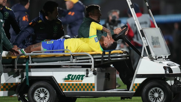 Neymar verletzte sich im Hit gegen Uruguay. (Bild: AP Photo/Matilde Campodonico)