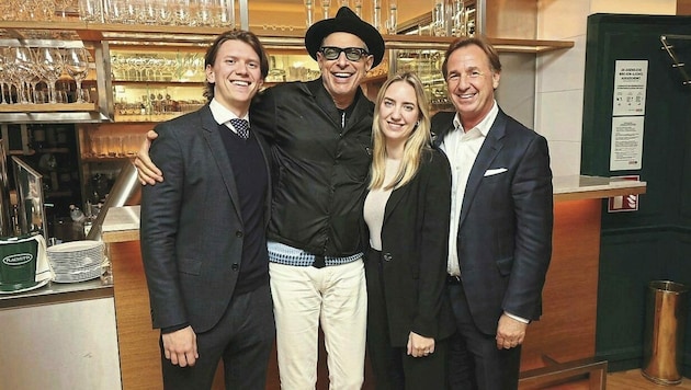 Christoph, Julia und Mario Plachutta mit Superstar Jeff Goldblum. (Bild: Starpix/ Alexander TUMA)