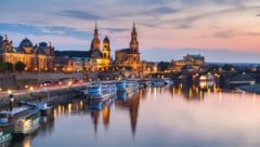 Unterhalb der Brühlschen Terrasse warten Ausflugsschiffe auf Kundschaft. Eine Fahrt auf der Elbe gehört zu einem Dresden-Besuch einfach dazu. (Bild: daliu - stock.adobe.com)