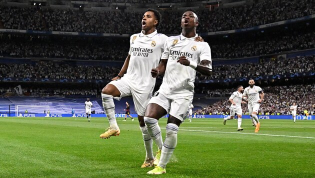 Rodrygo (l.) mit seinem Teamkollegen Vinicius Jr.