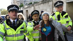 Greta Thunberg war am Dienstagabend bei einem Protest in London vorübergehend festgenommen worden. (Bild: AFP)