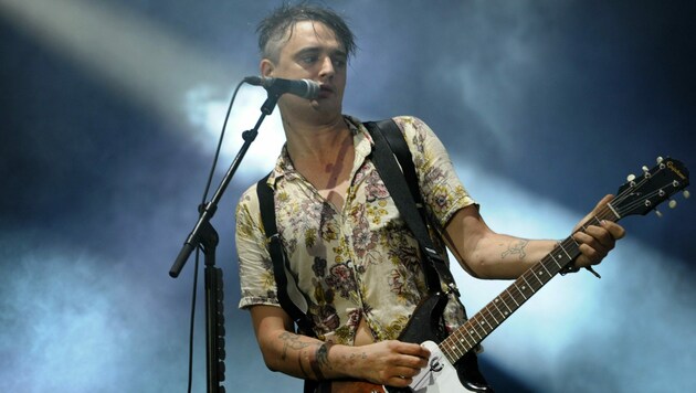 Pete Doherty holt die Vergangenheit in Form eines mysteriösen Todessturzes auf einer Party ein.