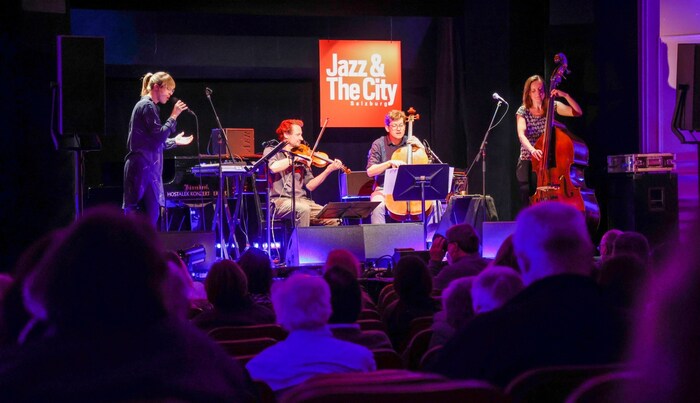 Das Marionettentheater dient den zahlreichen internationalen Jazzmusikern auch heuer wieder als ...
