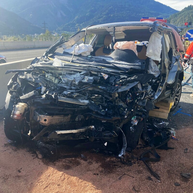 Für den Pkw-Lenker kam leider jeder Hilfe zu spät. (Bild: zoom.tirol)