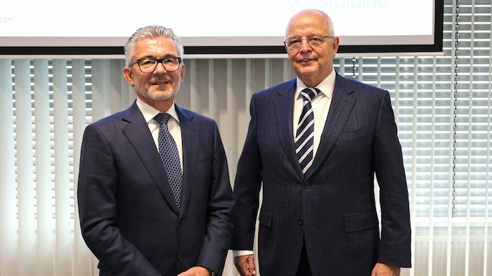 Voestalpine-Boss Herbert Eibensteiner (li.) und Franz Rotter, Leiter Division High Performance ...