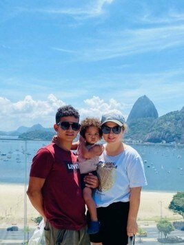 „Idi“ mit seiner Tochter und Gattin Nadine im Brasilien-Urlaub.