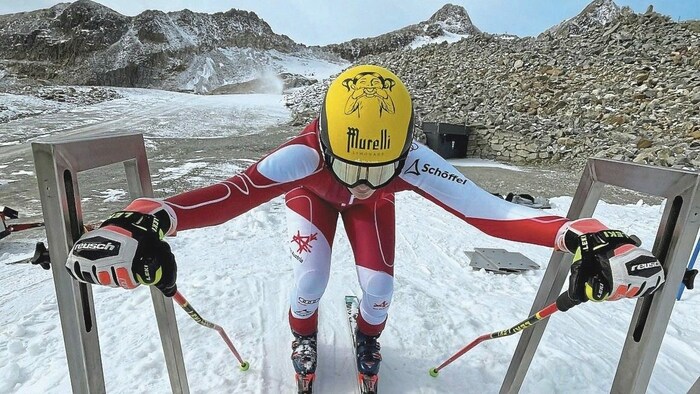 Viel Schnee gibt es in Sölden aktuell nicht - deswegen wird speziell die Startsektion trainiert.