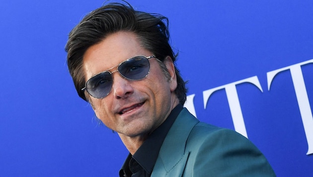 John Stamos hat in seinen Memoiren auch schreckliche Erlebnisse in seiner Kindheit verarbeitet. (Bild: APA/AFP/VALERIE MACON)