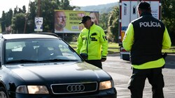 Polizisten an der slowakisch-slowenischen Grenze. (Bild: AP)