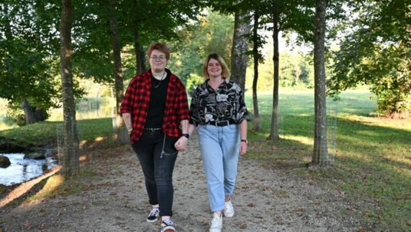 Jamie und Magdalena beim Spaziergang in Viktring (Bild: Hronek Eveline)