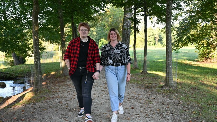 Jamie und Magdalena beim Spaziergang in Viktring