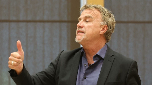 Gemeinderat Gerald Depaoli (Gerechtes Innsbruck) rechtfertigte die Postings auf seiner ...