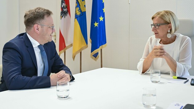 Landeshauptfrau Mikl-Leitner im Gespräch mit Elie Rosen, Vizepräsident der Israelitischen ...