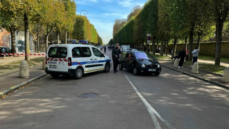 Das Schloss Versailles musste in den vergangenen Tagen nach Bombendrohungen mehrmals evakuiert werden. (Bild: AP)