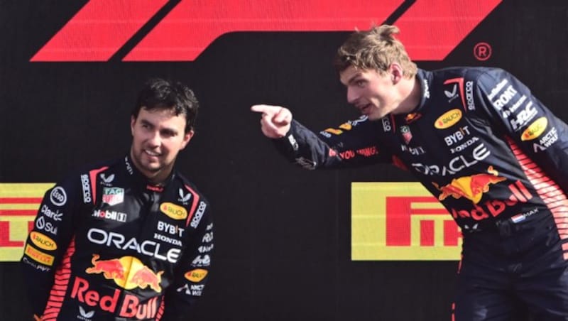 Sergio Perez (l.) und Max Verstappen (Bild: APA/AFP/Marco BERTORELLO)