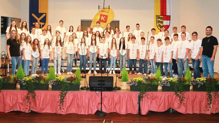 Die Schülerinnen und Schüler der Mittelschule Seeboden freuen sich über ihr Finalticket