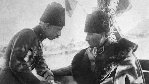 Mustafa Kemal Pascha (rechts) während des türkischen Unabhängigkeitskrieges (Bild: ullstein bild)