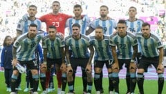 Der argentinische Weltmeister Alejandro „Papu“ Gomez (3. von rechts unten) wird für zwei Jahre wegen eines Dopingvergehens gesperrt. (Bild: APA/AFP/JUAN MABROMATA)