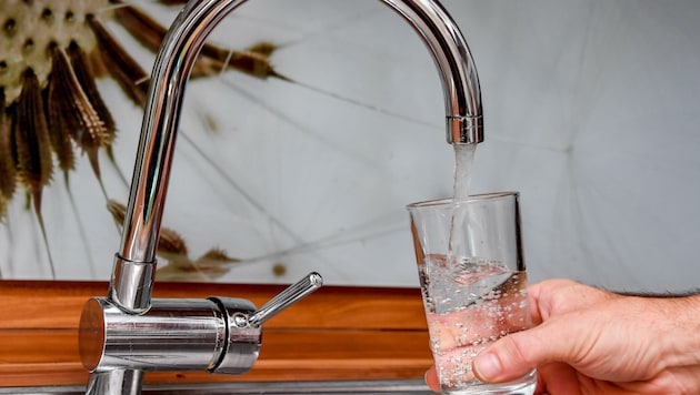 Clean, cool drinking water is a blessing, but it is usually better from the tap than from your own well. (Bild: Dostal Harald)